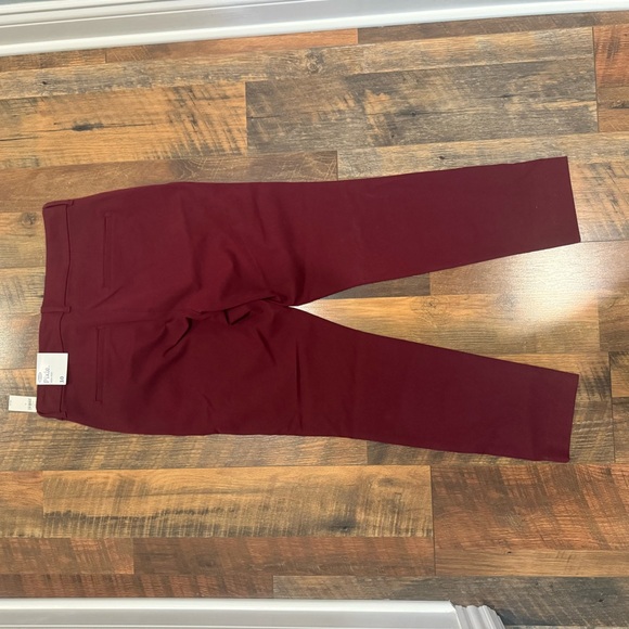 Old Navy Pixie pants burgundy color size 10 - Picture 2 of 4